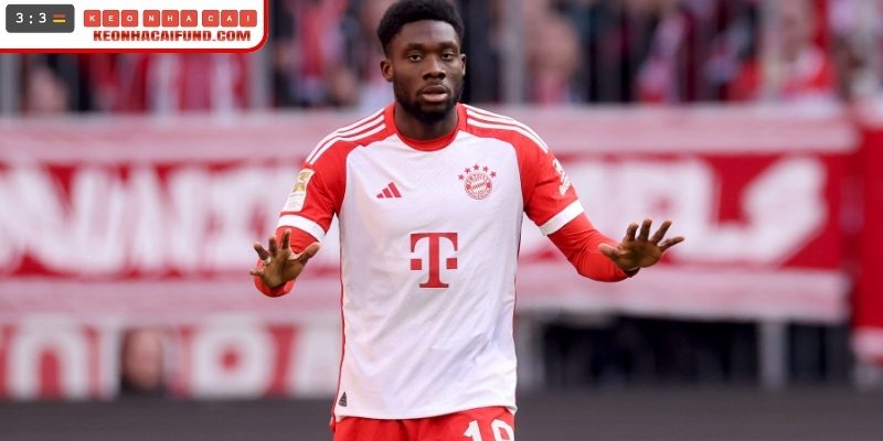 Hậu vệ Alphonso Davies 